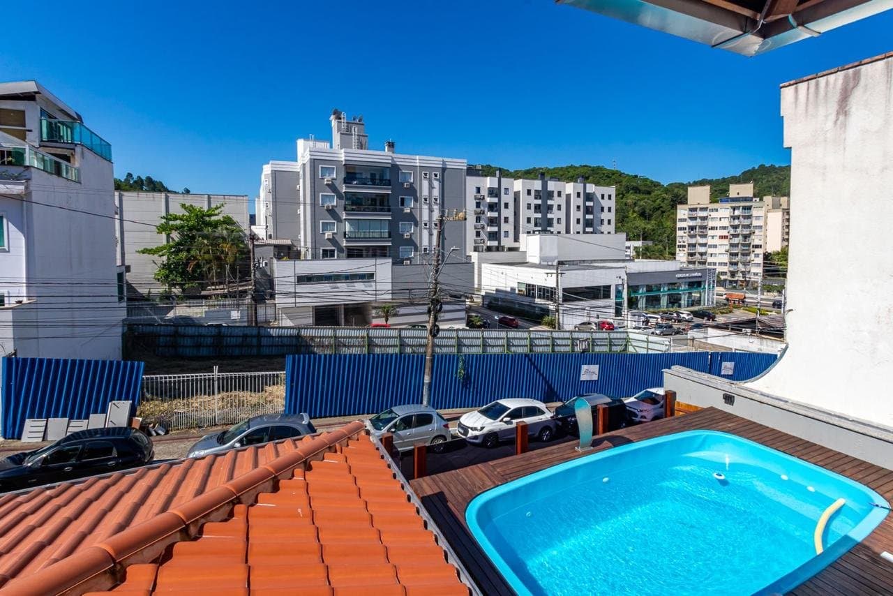 Casa de 3 quartos com 1 suíte e 178 m² em Bal. Camboriú
