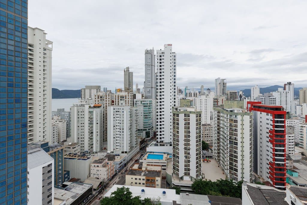 Apartamento de 2 quartos com 2 suítes e 252 m² em Bal. Camboriú