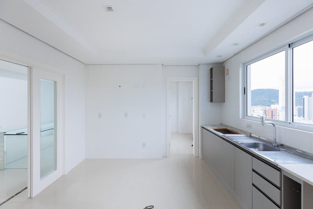 Apartamento de 2 quartos com 2 suítes e 252 m² em Bal. Camboriú