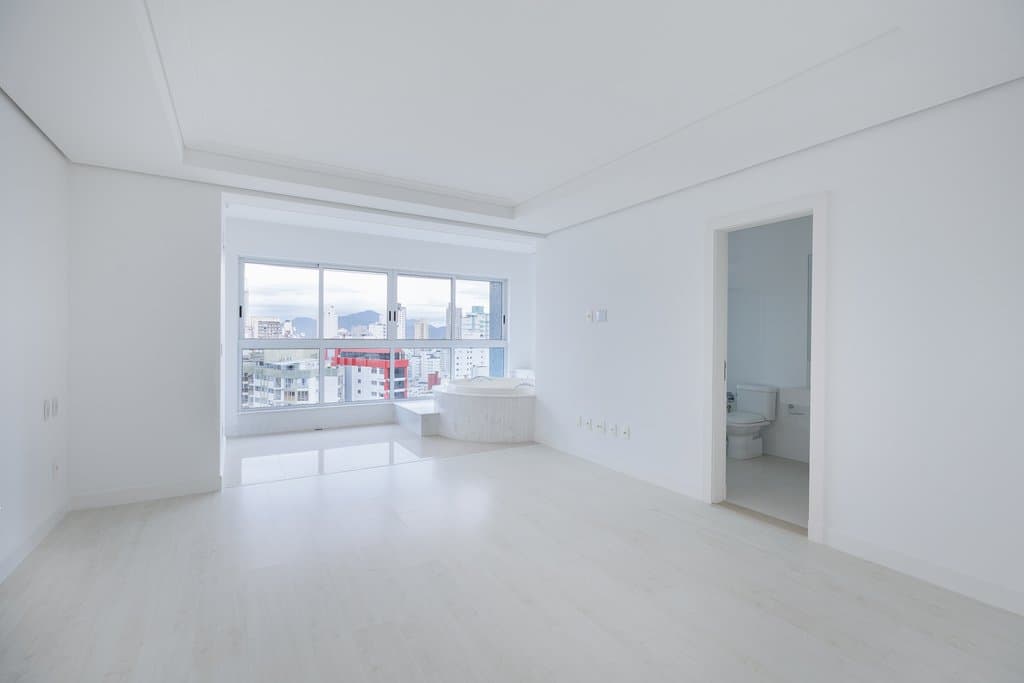 Apartamento de 2 quartos com 2 suítes e 252 m² em Bal. Camboriú