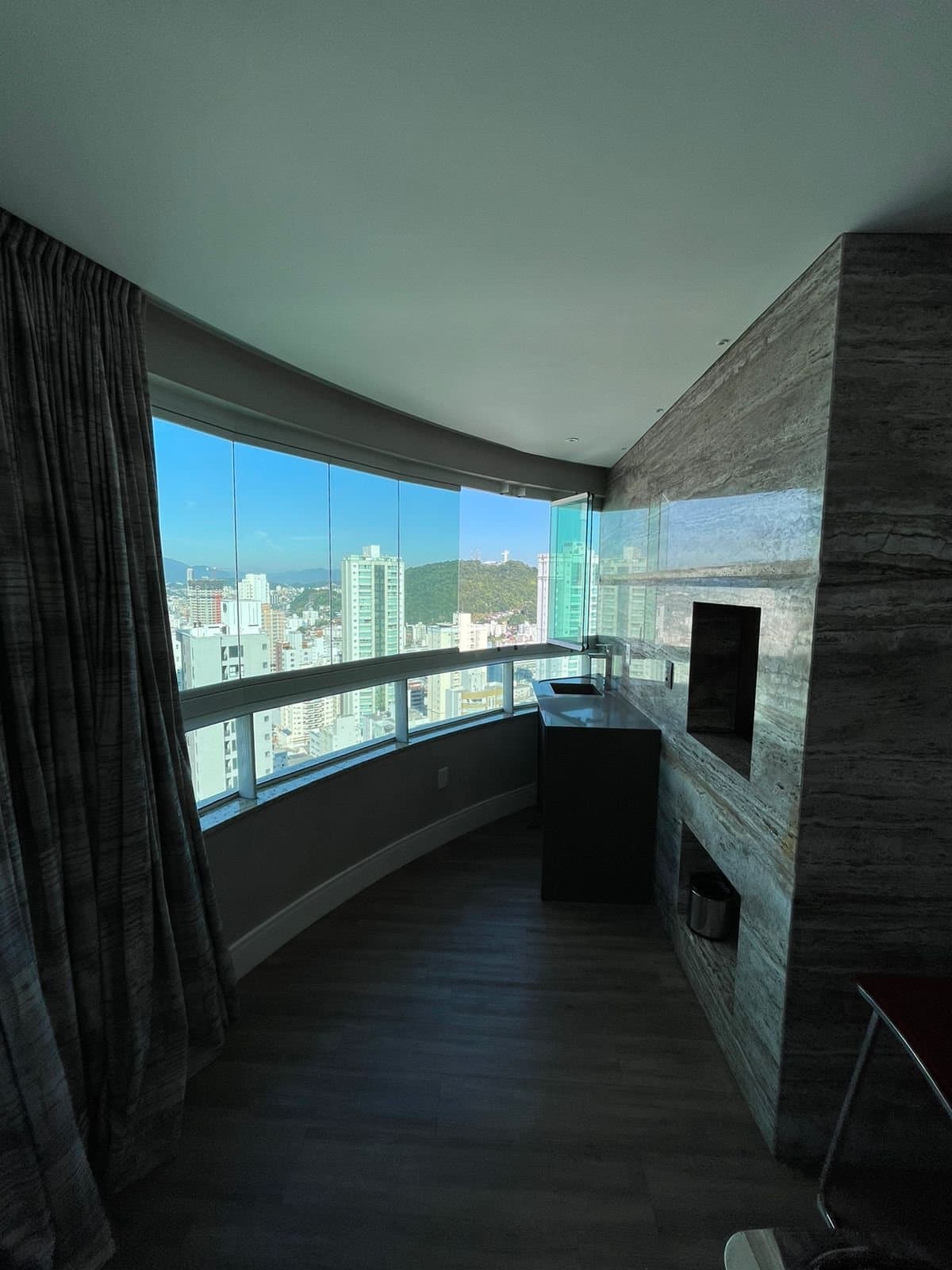 Apartamento de 3 quartos com 3 suítes e 154 m² em Bal. Camboriú