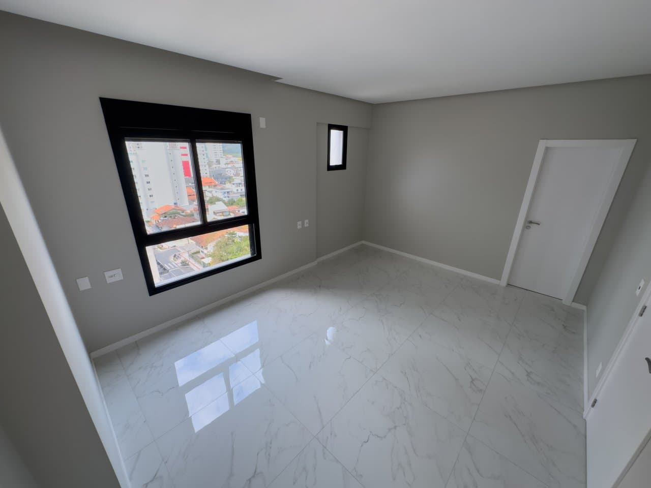 Apartamento de 3 quartos com 3 suítes e 139 m² em Bal. Camboriú