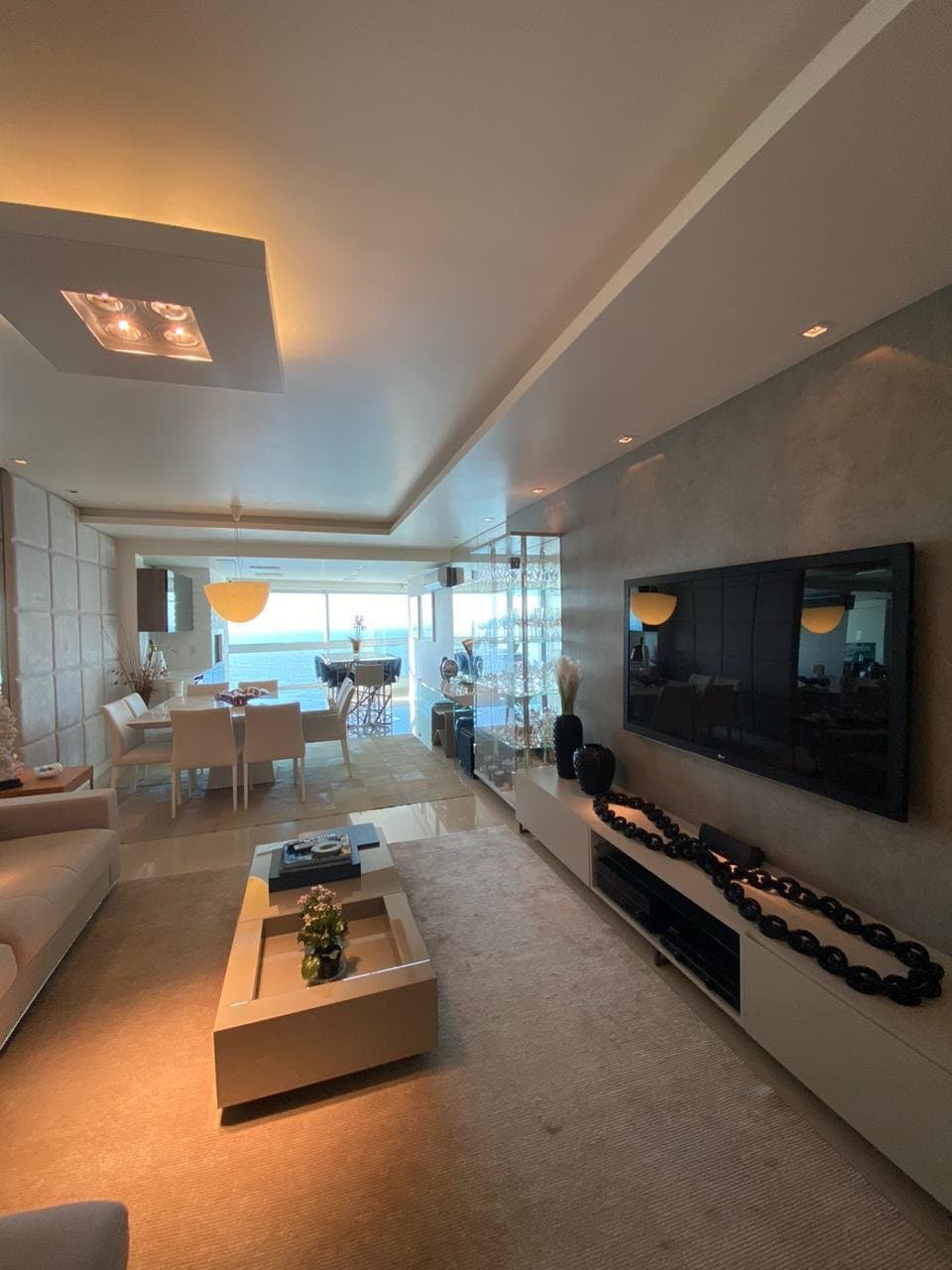 Apartamento de 4 quartos com 4 suítes e 219 m² em Bal. Camboriú