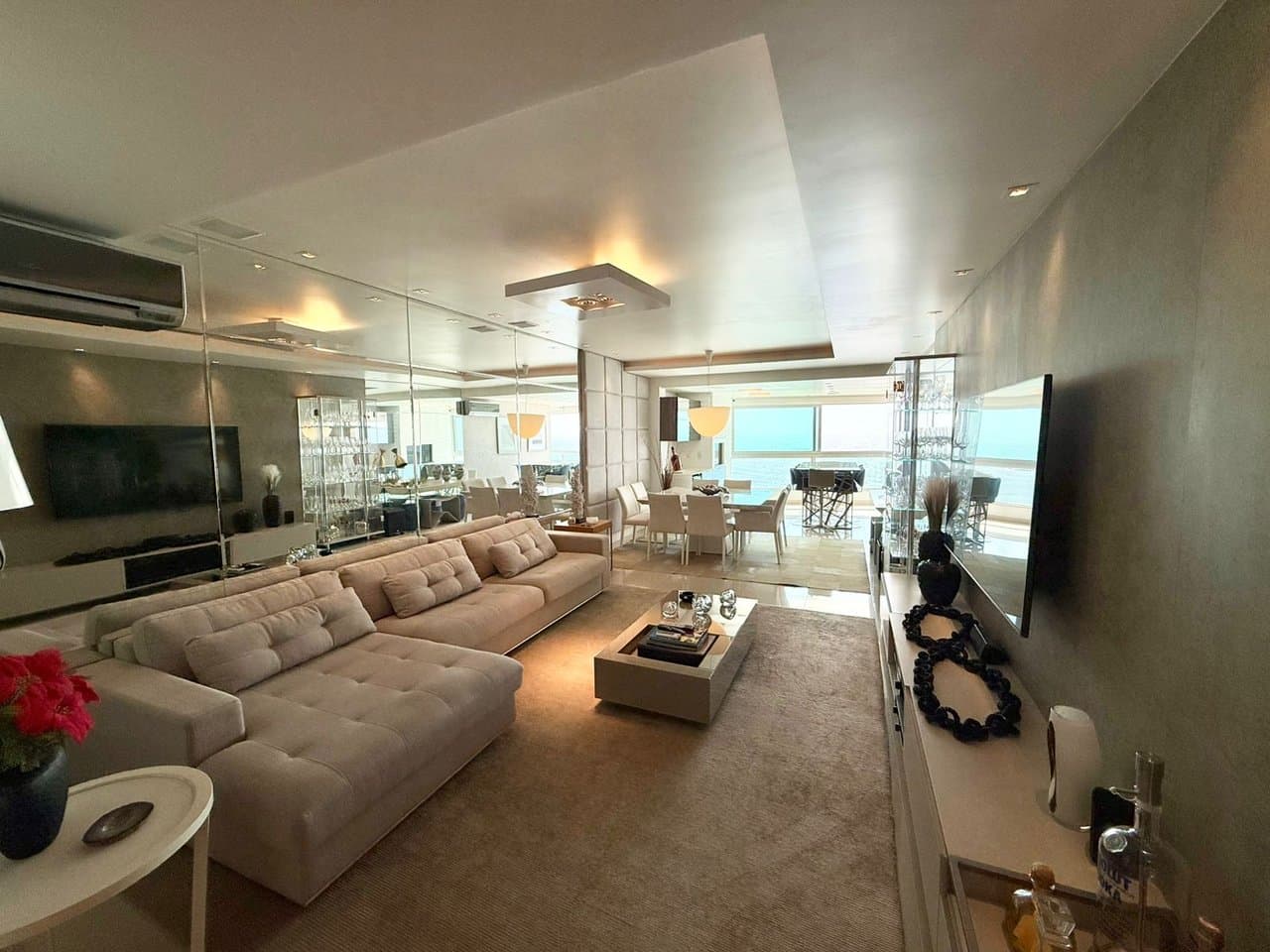 Apartamento de 4 quartos com 4 suítes e 219 m² em Bal. Camboriú