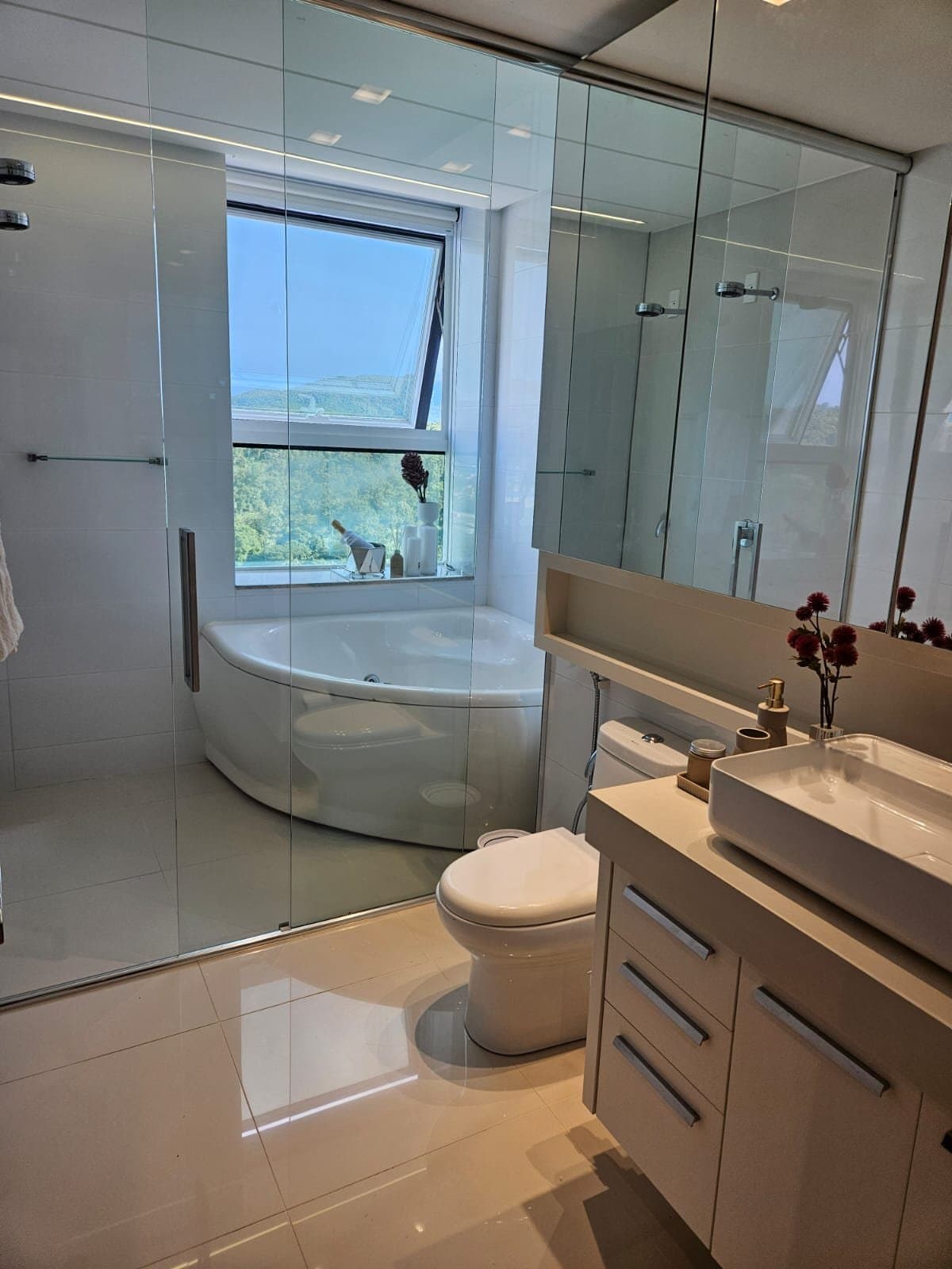 Apartamento de 3 quartos com 3 suítes e 187 m² em Bal. Camboriú