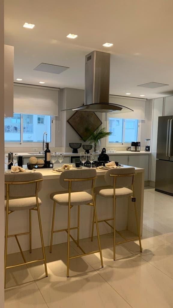Apartamento de 3 quartos com 3 suítes e 187 m² em Bal. Camboriú