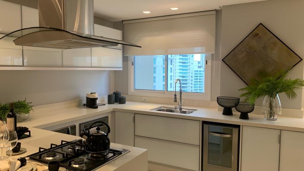 Apartamento de 3 quartos com 3 suítes e 187 m² em Bal. Camboriú