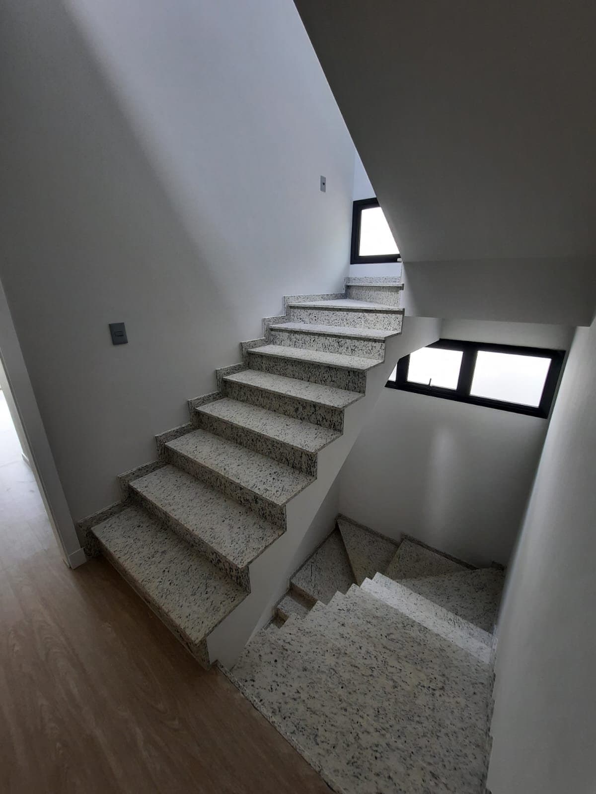 Casa de 3 quartos com 3 suítes e 258 m² em Bal. Camboriú