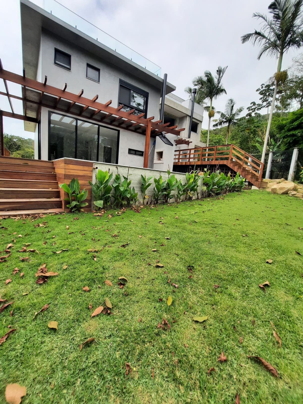 Casa de 3 quartos com 3 suítes e 258 m² em Bal. Camboriú