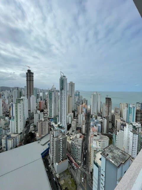 Cobertura de 3 quartos com 3 suítes e 240 m² em Centro, Bal. Camboriú