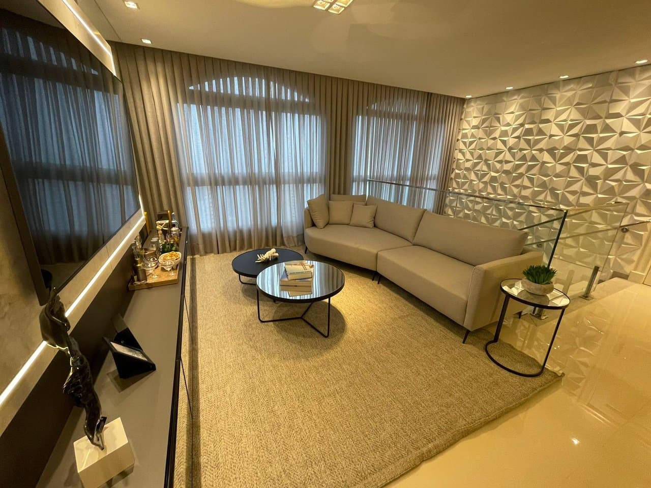 Cobertura de 3 quartos com 3 suítes e 240 m² em Centro, Bal. Camboriú