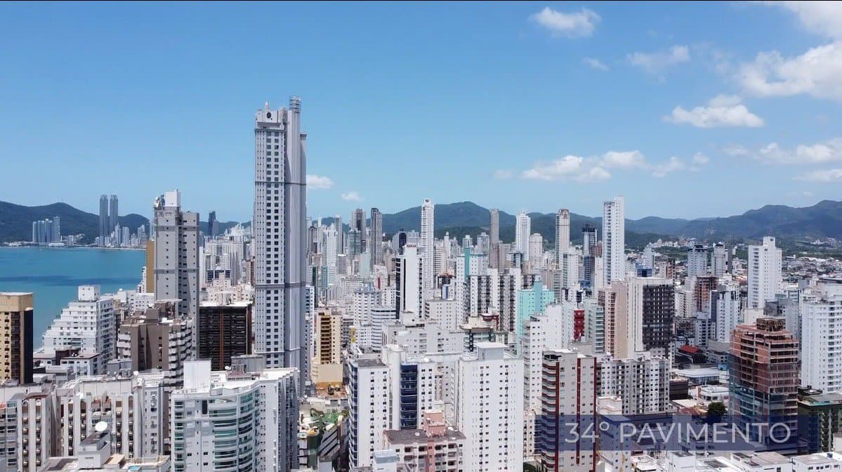 Apartamento de 4 quartos com 4 suítes e 147 m² em Centro, Bal. Camboriú
