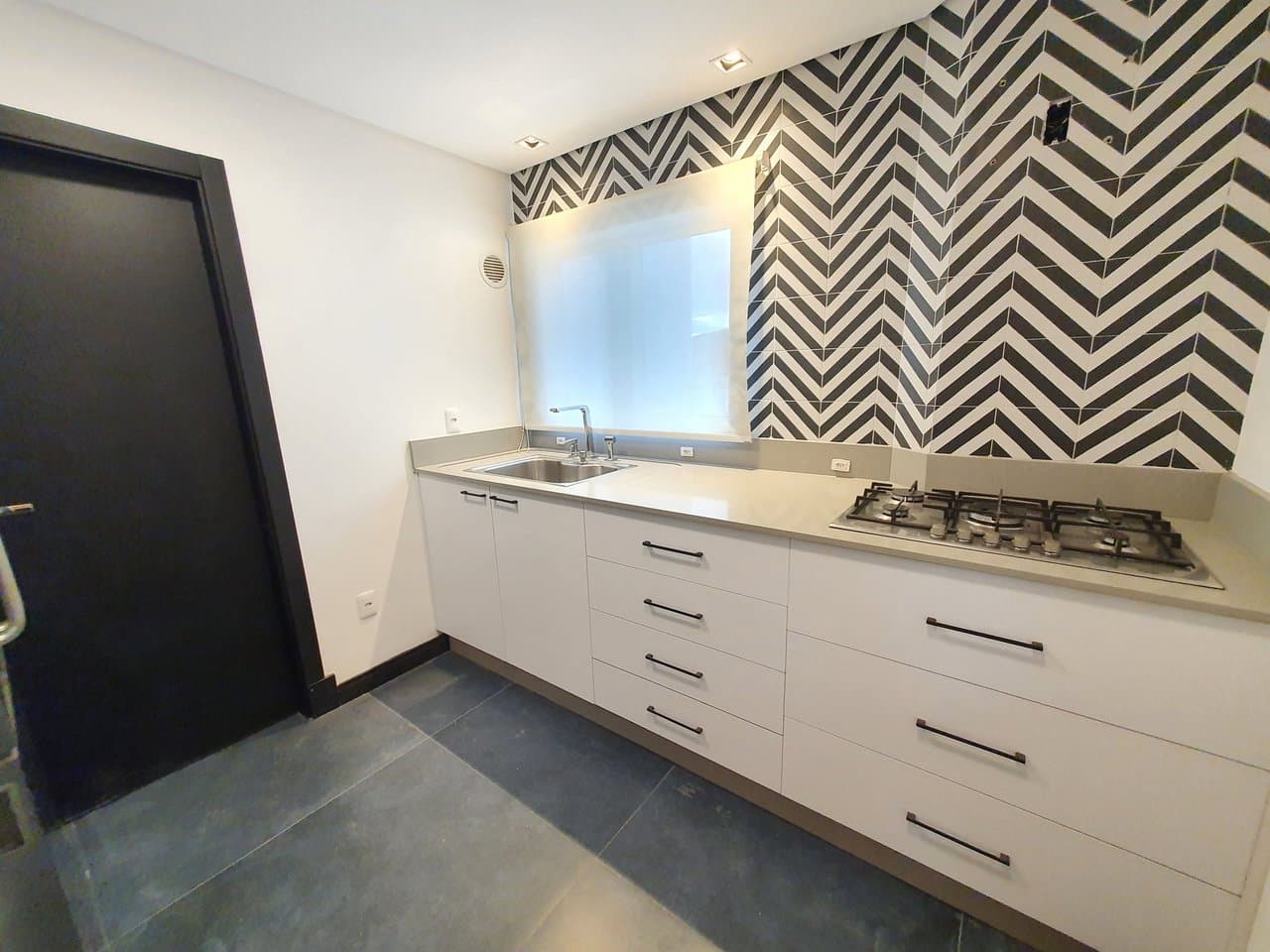 Cobertura de 3 quartos com 3 suítes e 268 m² em Pioneiros, Bal. Camboriú
