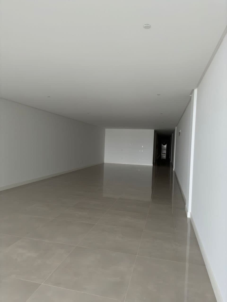 Sala Comercial 218 m² em Centro, Bal. Camboriú