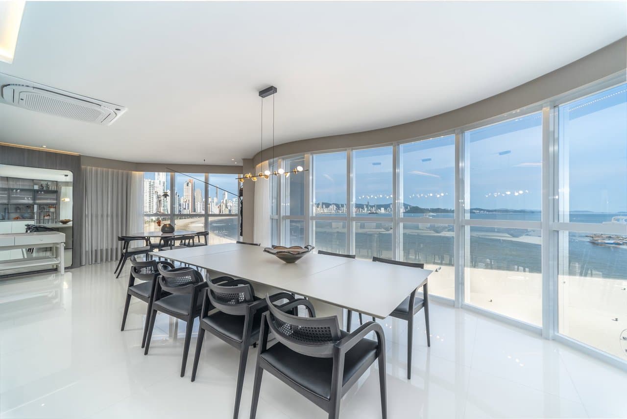 Apartamento de 4 quartos com 4 suítes e 237 m² em Centro, Bal. Camboriú