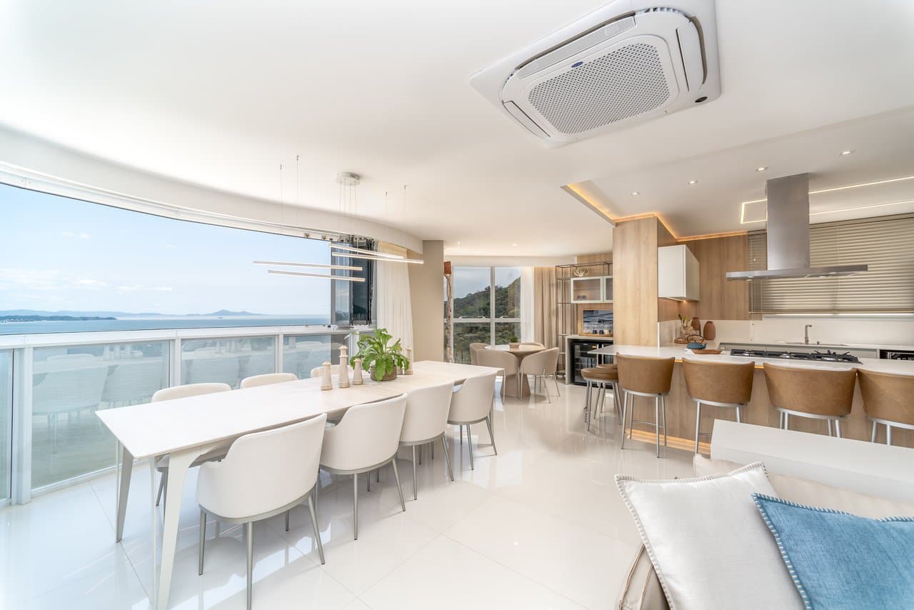 Apartamento de 4 quartos com 4 suítes e 233 m² em Centro, Bal. Camboriú