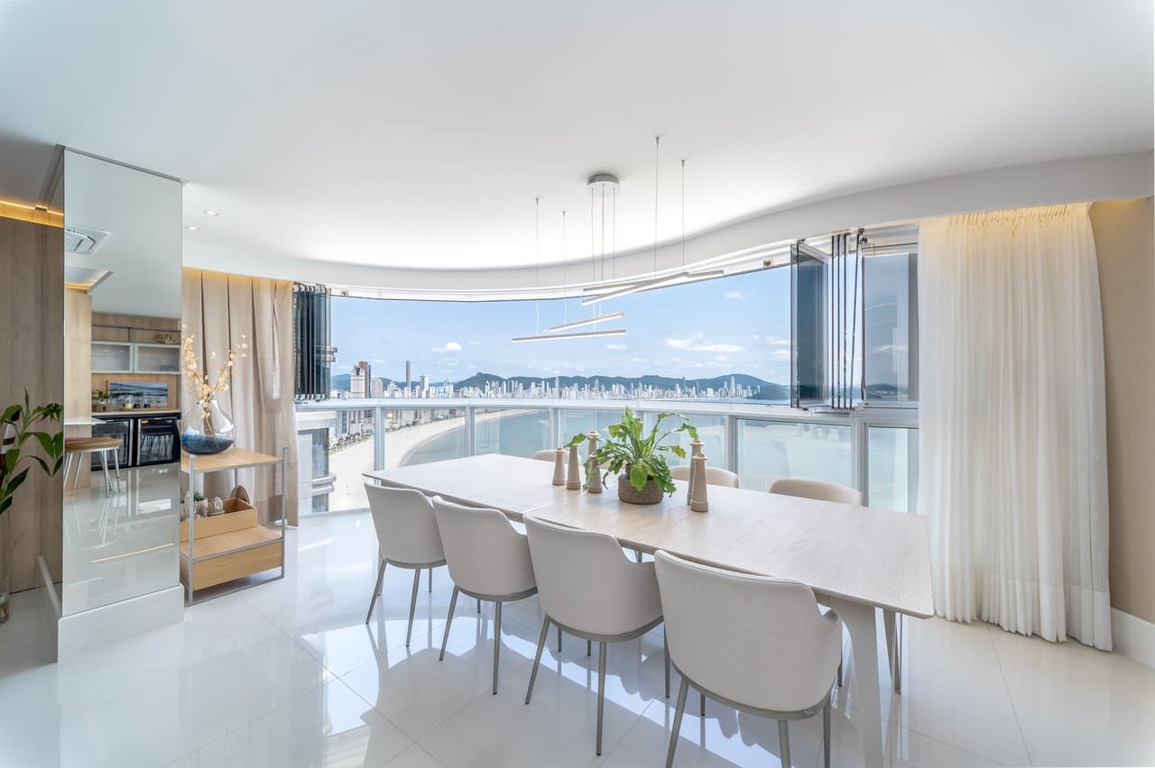 Apartamento de 4 quartos com 4 suítes e 233 m² em Centro, Bal. Camboriú