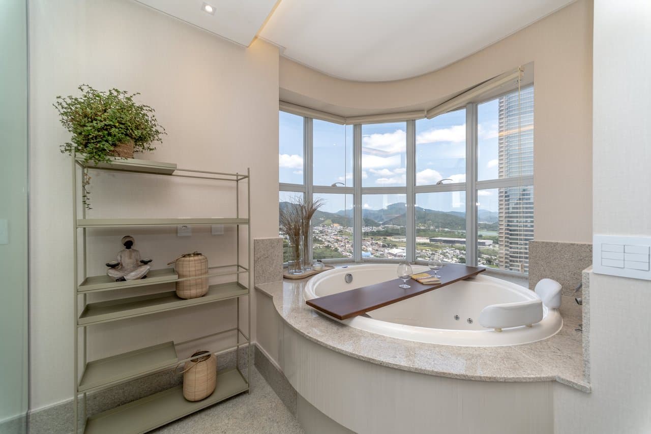 Apartamento de 4 quartos com 4 suítes e 233 m² em Centro, Bal. Camboriú