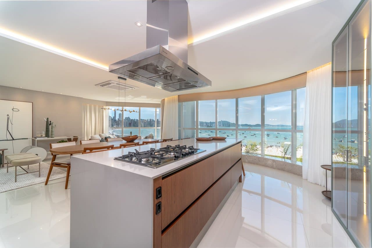 Apartamento de 4 quartos com 4 suítes e 237 m² em Centro, Bal. Camboriú