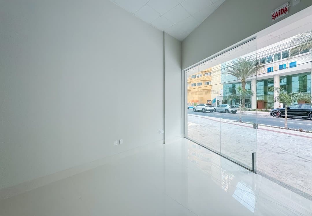 Sala Comercial 81 m² em Pioneiros, Bal. Camboriú