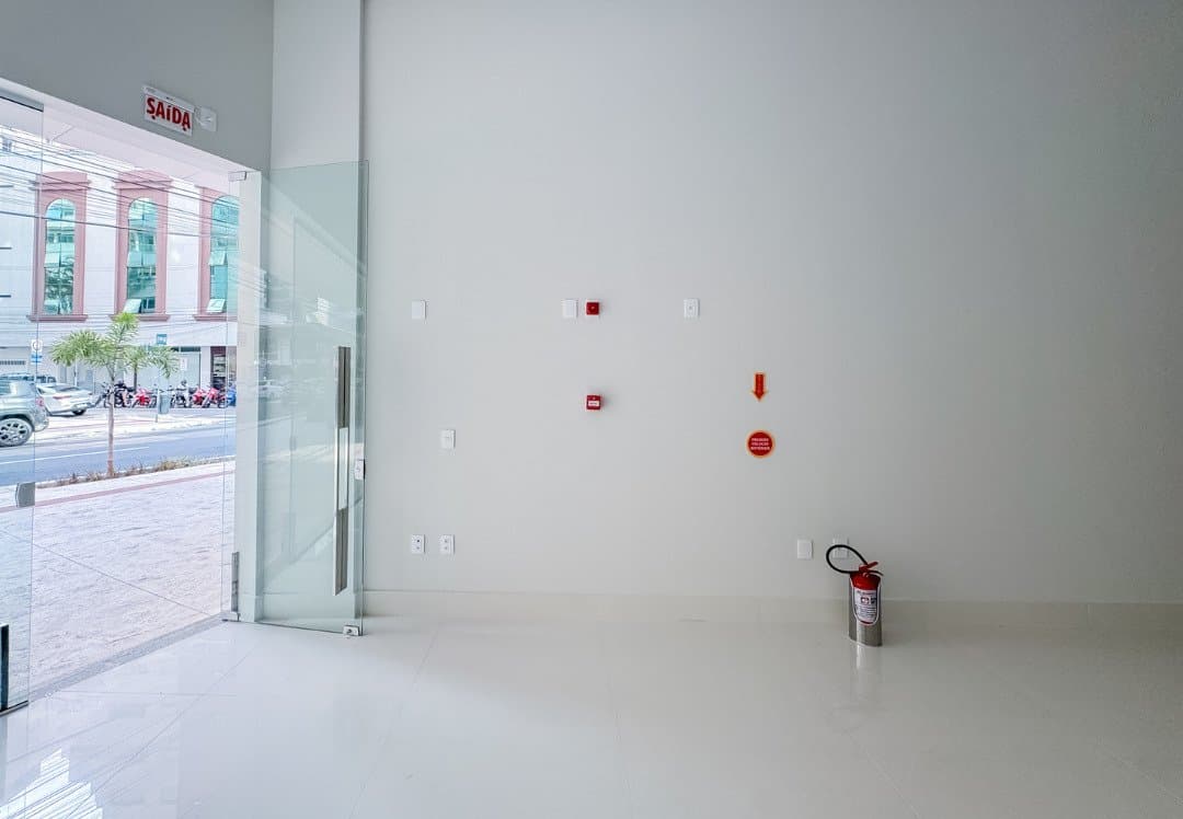 Sala Comercial 81 m² em Pioneiros, Bal. Camboriú