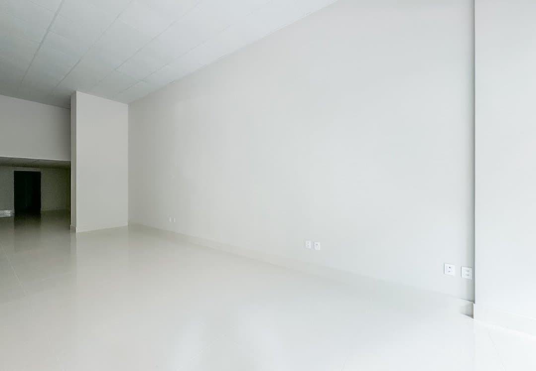 Sala Comercial 81 m² em Pioneiros, Bal. Camboriú