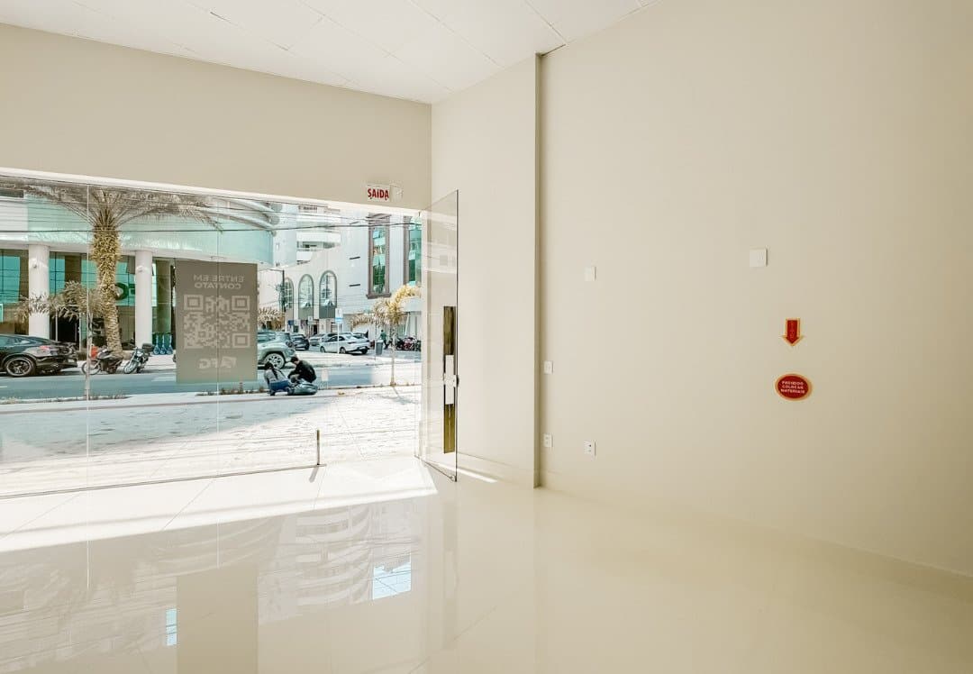 Sala Comercial 81 m² em Pioneiros, Bal. Camboriú