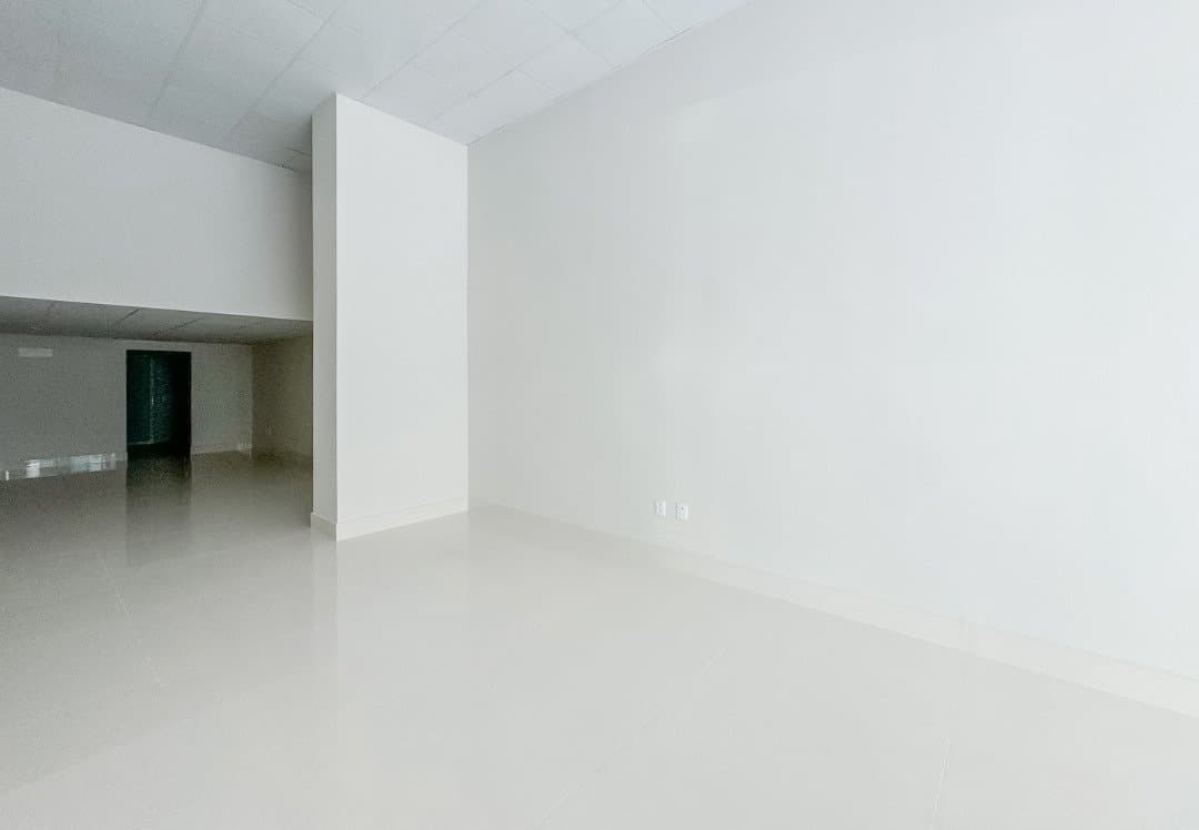 Sala Comercial 81 m² em Pioneiros, Bal. Camboriú