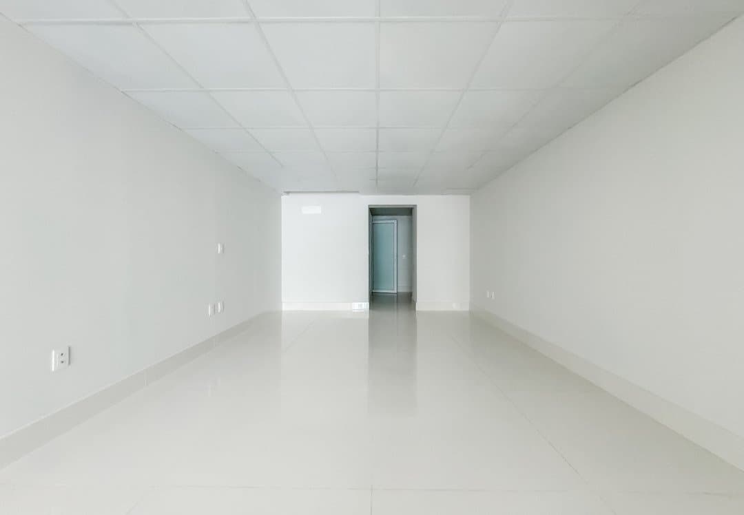 Sala Comercial 81 m² em Pioneiros, Bal. Camboriú