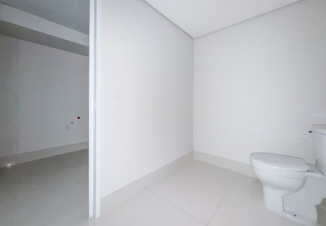 Sala Comercial 81 m² em Pioneiros, Bal. Camboriú