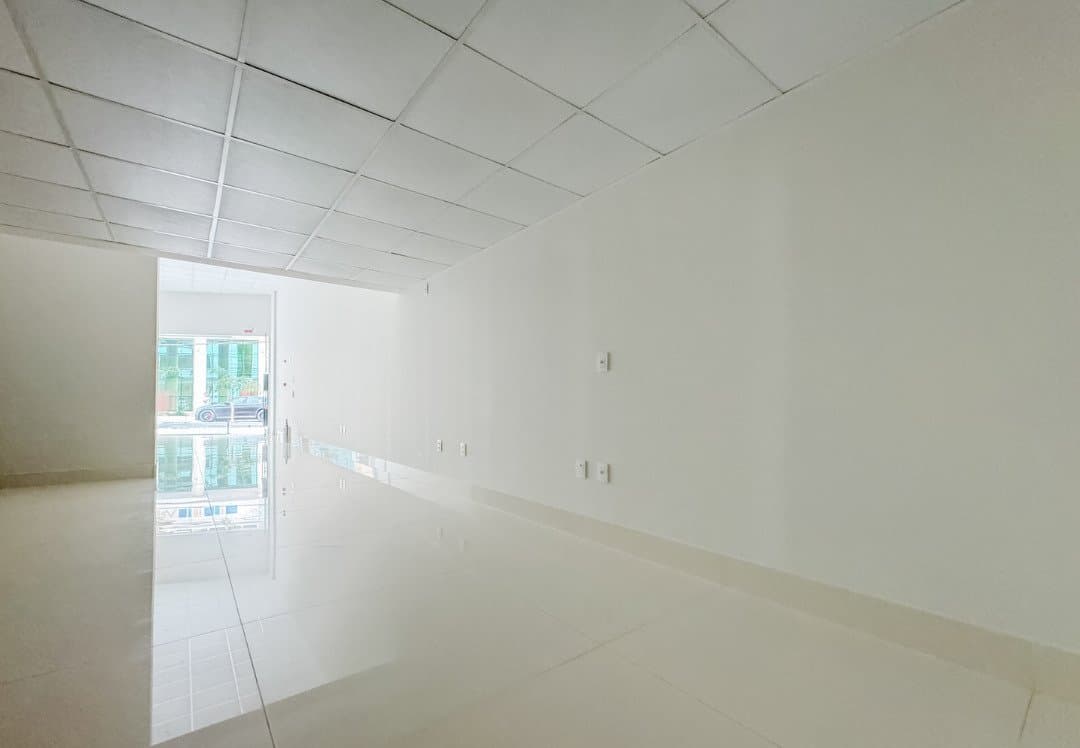 Sala Comercial 81 m² em Pioneiros, Bal. Camboriú