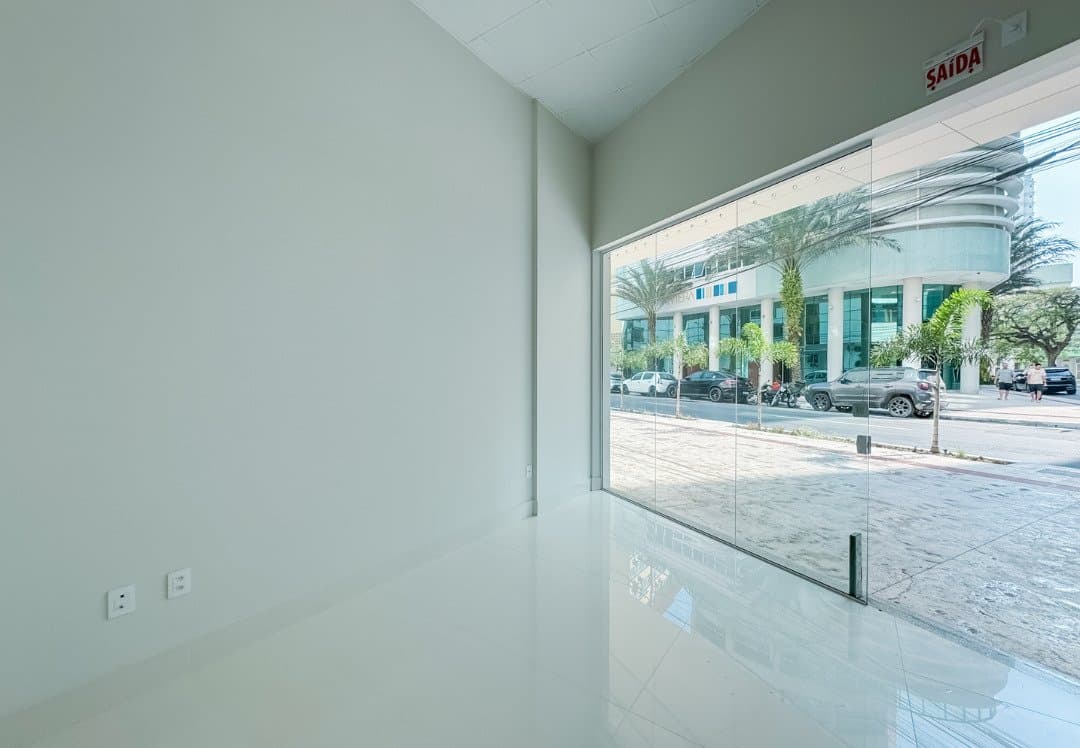 Sala Comercial 47 m² em Pioneiros, Bal. Camboriú