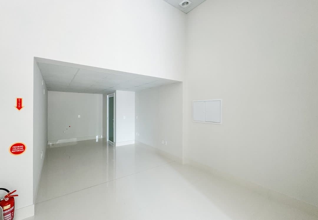 Sala Comercial 47 m² em Pioneiros, Bal. Camboriú