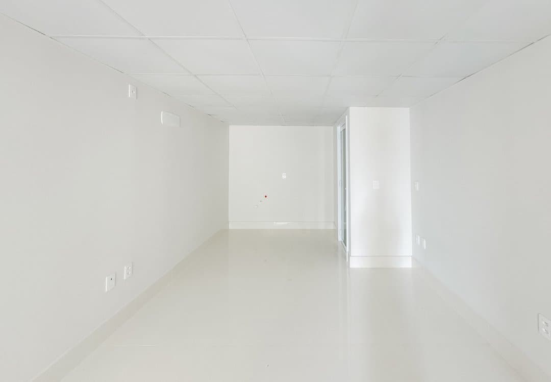 Sala Comercial 47 m² em Pioneiros, Bal. Camboriú
