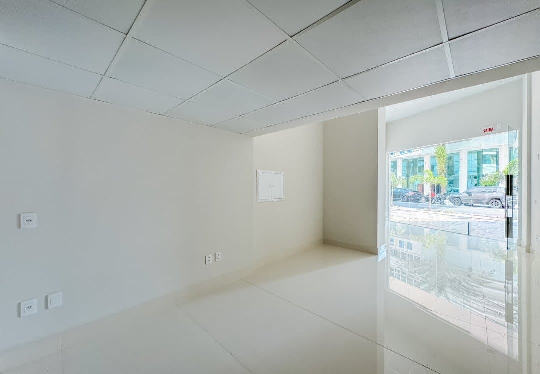 Sala Comercial 47 m² em Pioneiros, Bal. Camboriú