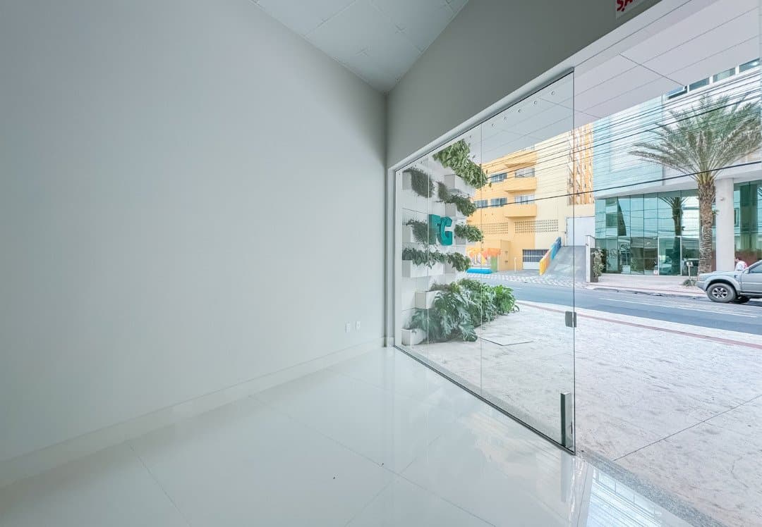 Sala Comercial 86 m² em Pioneiros, Bal. Camboriú