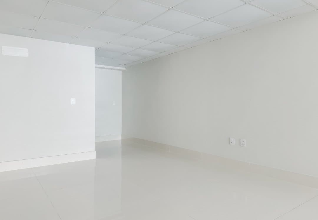 Sala Comercial 86 m² em Pioneiros, Bal. Camboriú