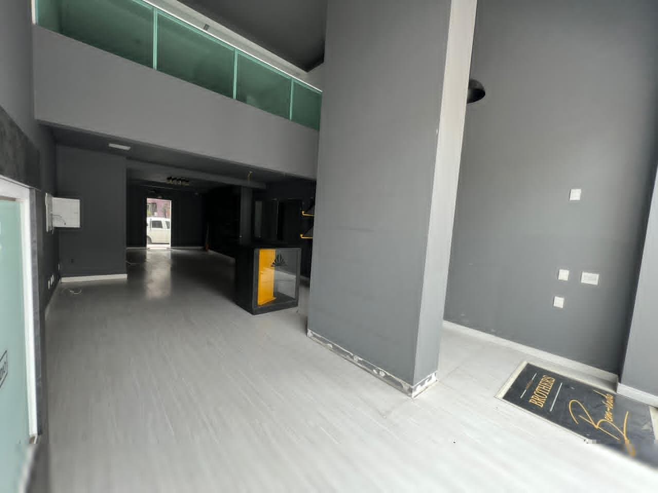 Sala Comercial 101 m² em Centro, Bal. Camboriú