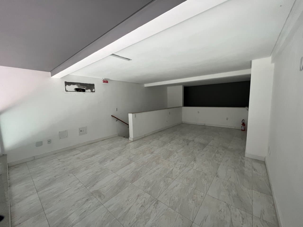 Sala Comercial 101 m² em Centro, Bal. Camboriú