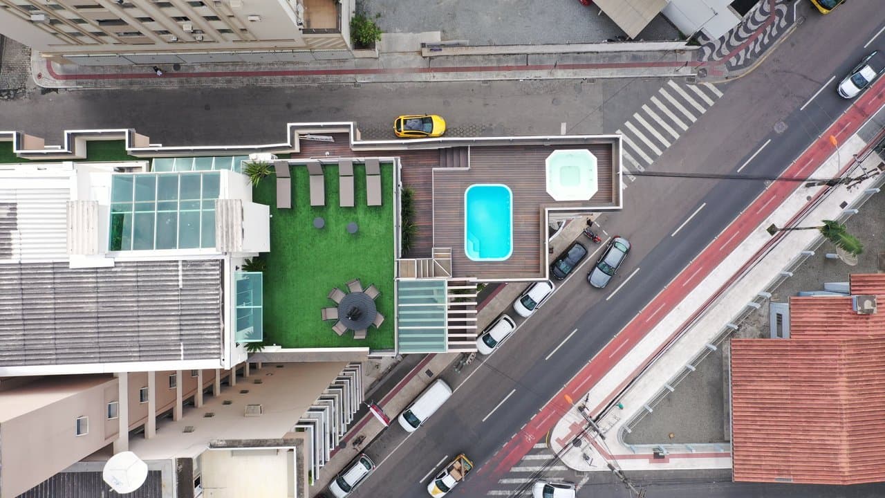 Cobertura de 12 quartos com 10 suítes e 440 m² em Centro, Bal. Camboriú