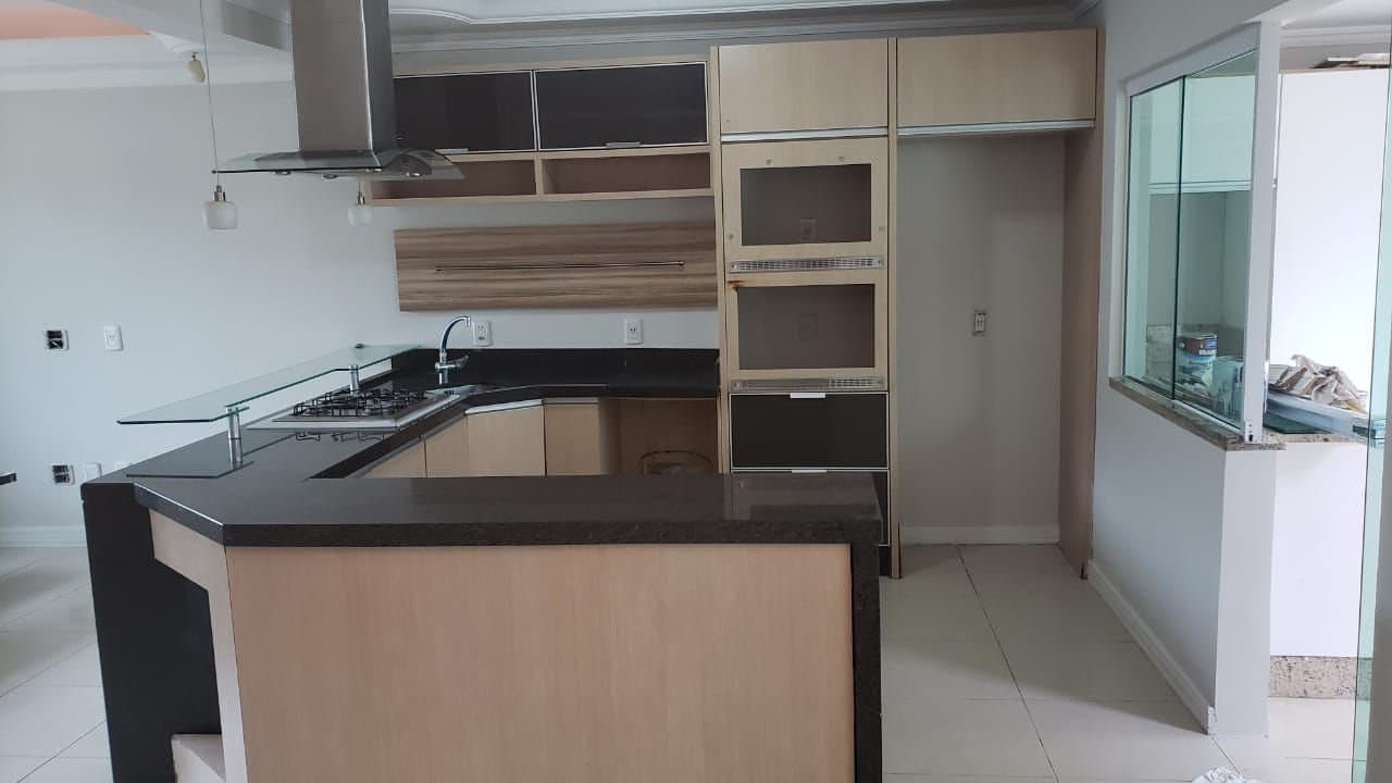 Casa de 5 quartos com 1 suíte e 325 m² em Nações, Bal. Camboriú