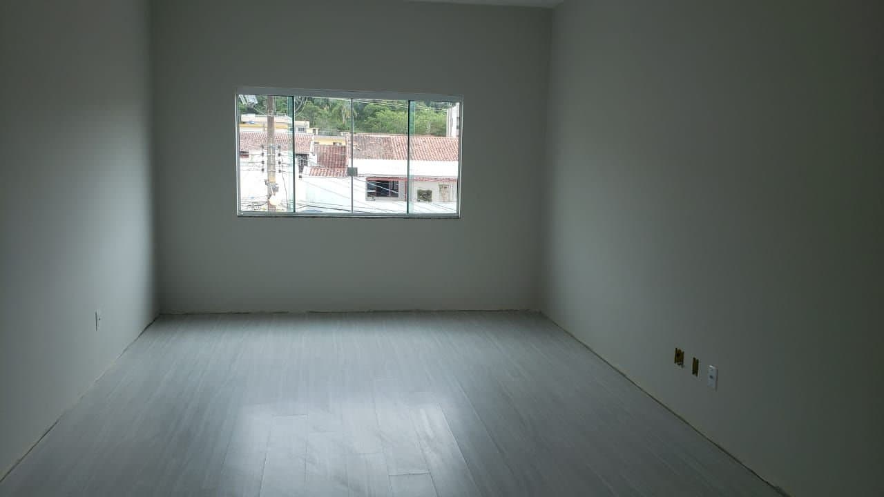 Casa de 5 quartos com 1 suíte e 325 m² em Nações, Bal. Camboriú