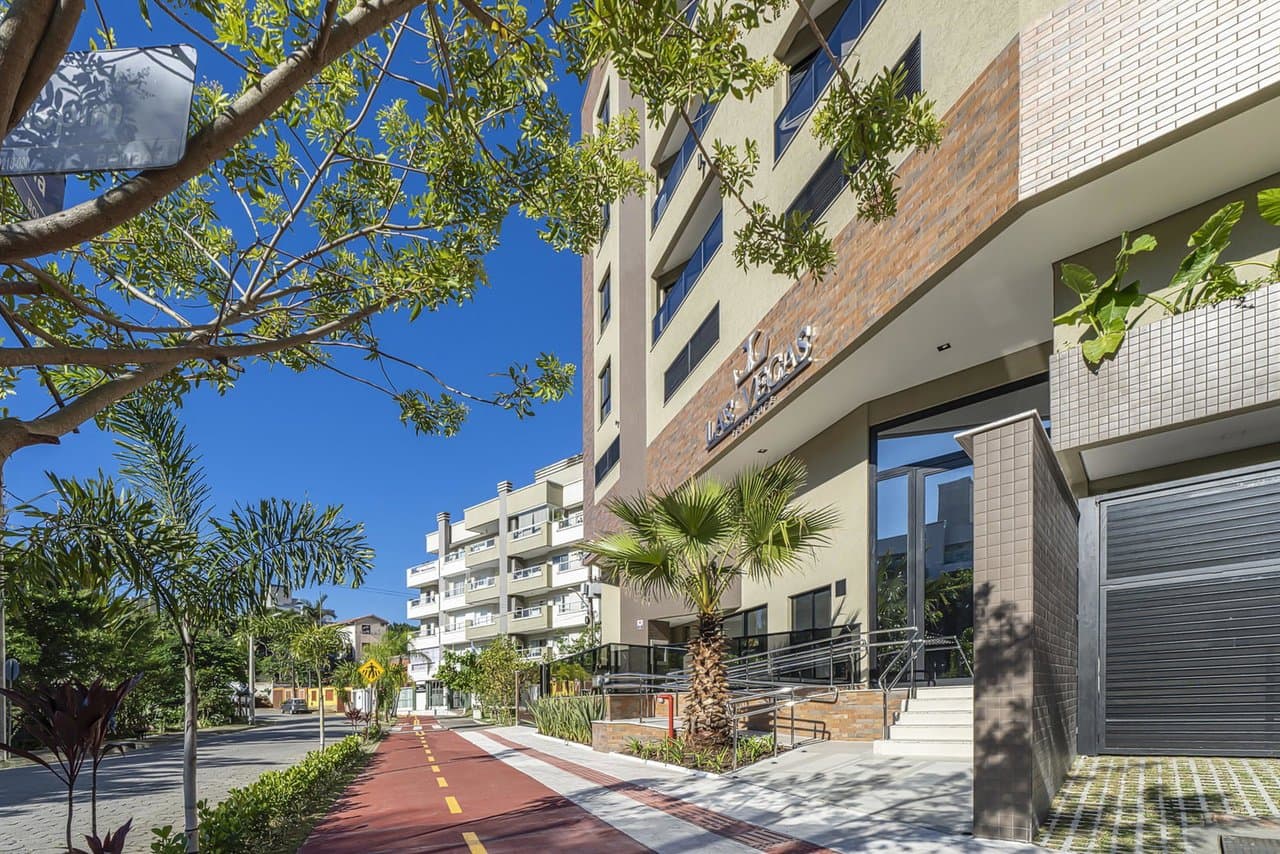 Apartamento de 2 quartos com 2 suítes e 79 m² em Bombinhas