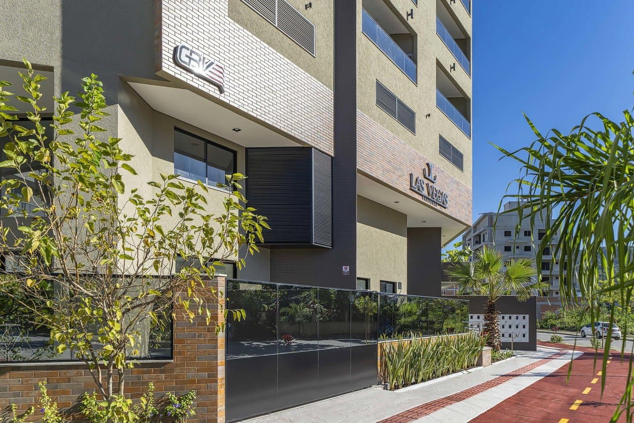 Apartamento de 2 quartos com 2 suítes e 79 m² em Bombinhas
