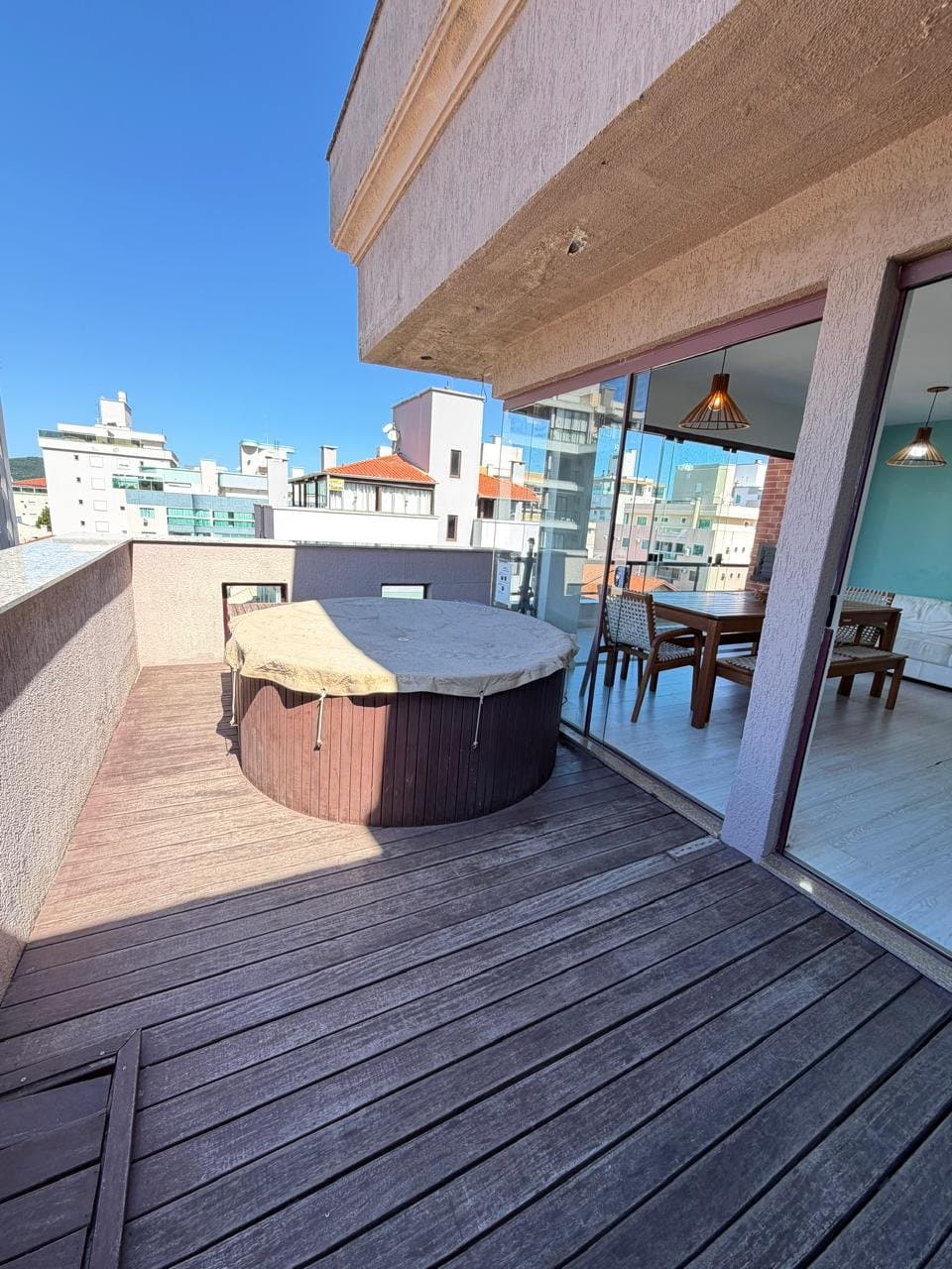 Cobertura de 1 quarto com 1 suíte e 64 m² em Bombinhas
