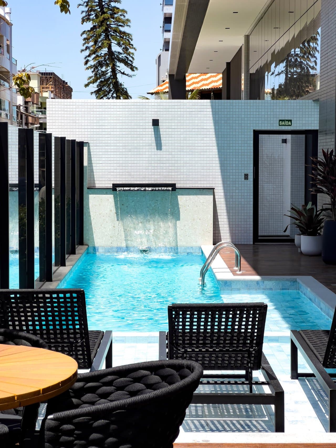 Apartamento de 4 quartos com 4 suítes e 230 m² em Bombinhas
