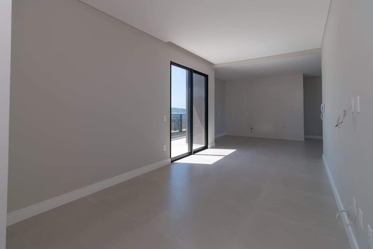 Apartamento de 4 quartos com 4 suítes e 210 m² em Bombinhas