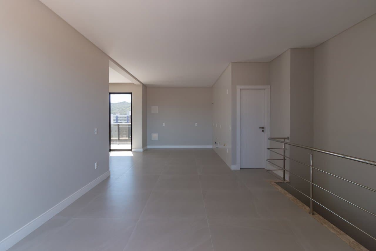 Apartamento de 4 quartos com 4 suítes e 210 m² em Bombinhas