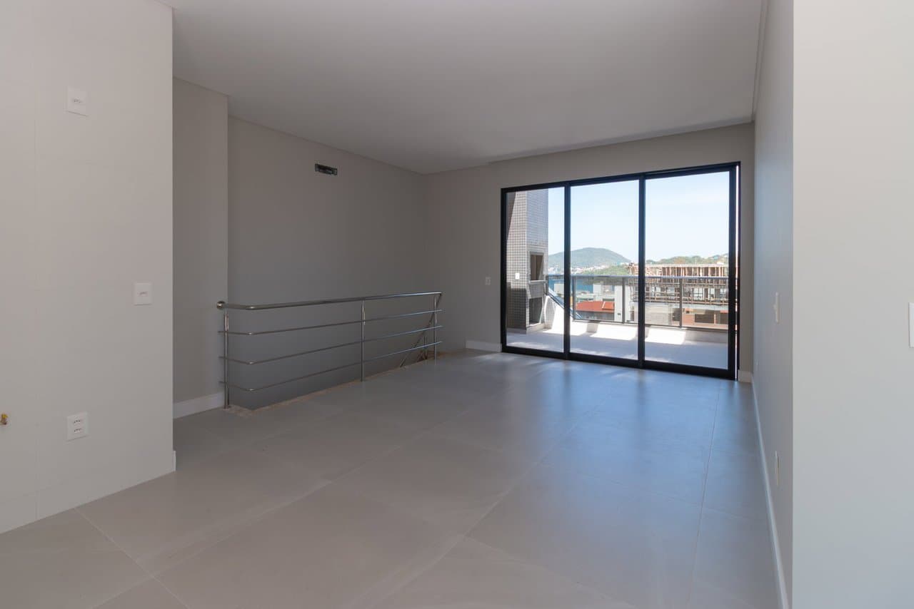 Apartamento de 4 quartos com 4 suítes e 210 m² em Bombinhas