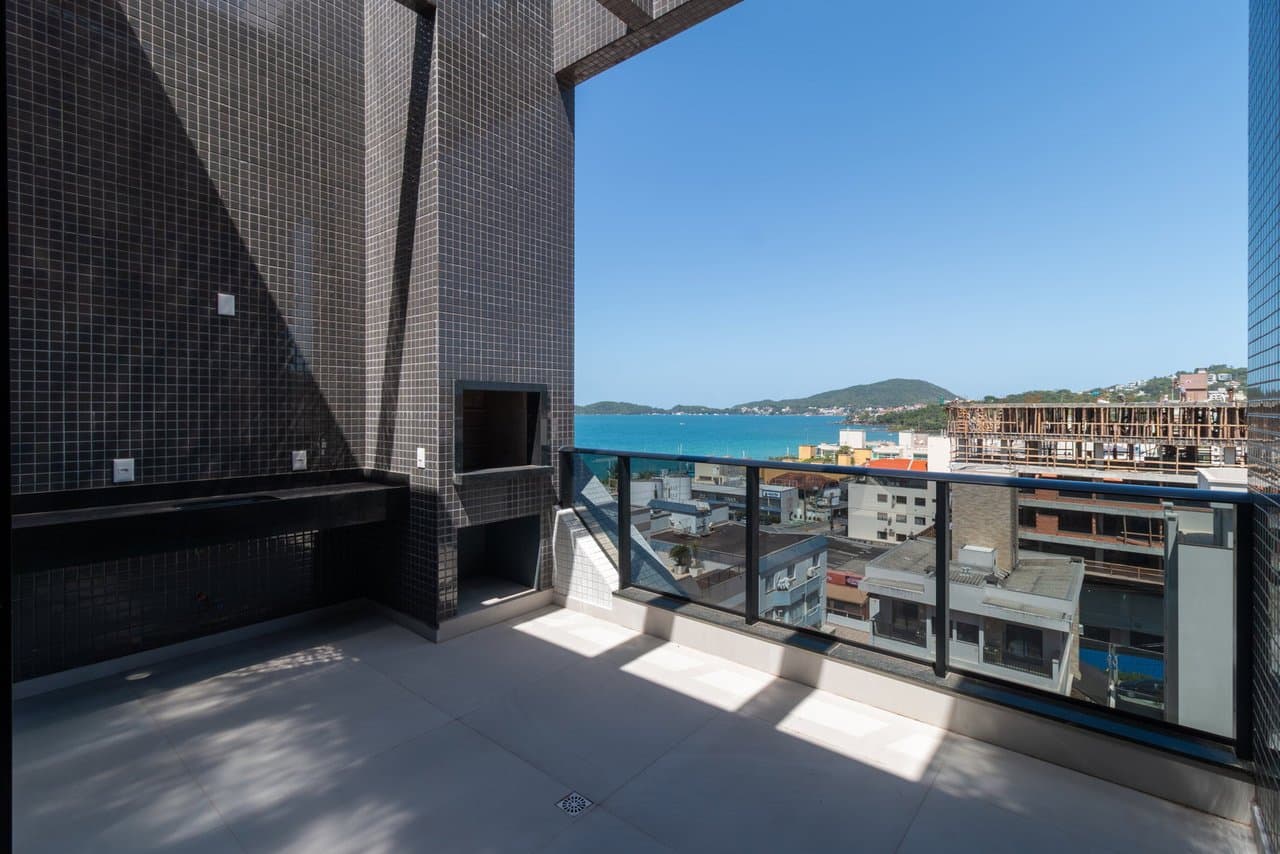 Apartamento de 4 quartos com 4 suítes e 210 m² em Bombinhas